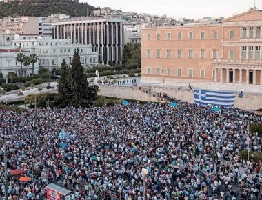 Εικόνα από drone κατέγραψε την λαοπλημμύρα που γέμισε την πλατεία Συντάγματος για το συλλαλητήριο (βίντεο)